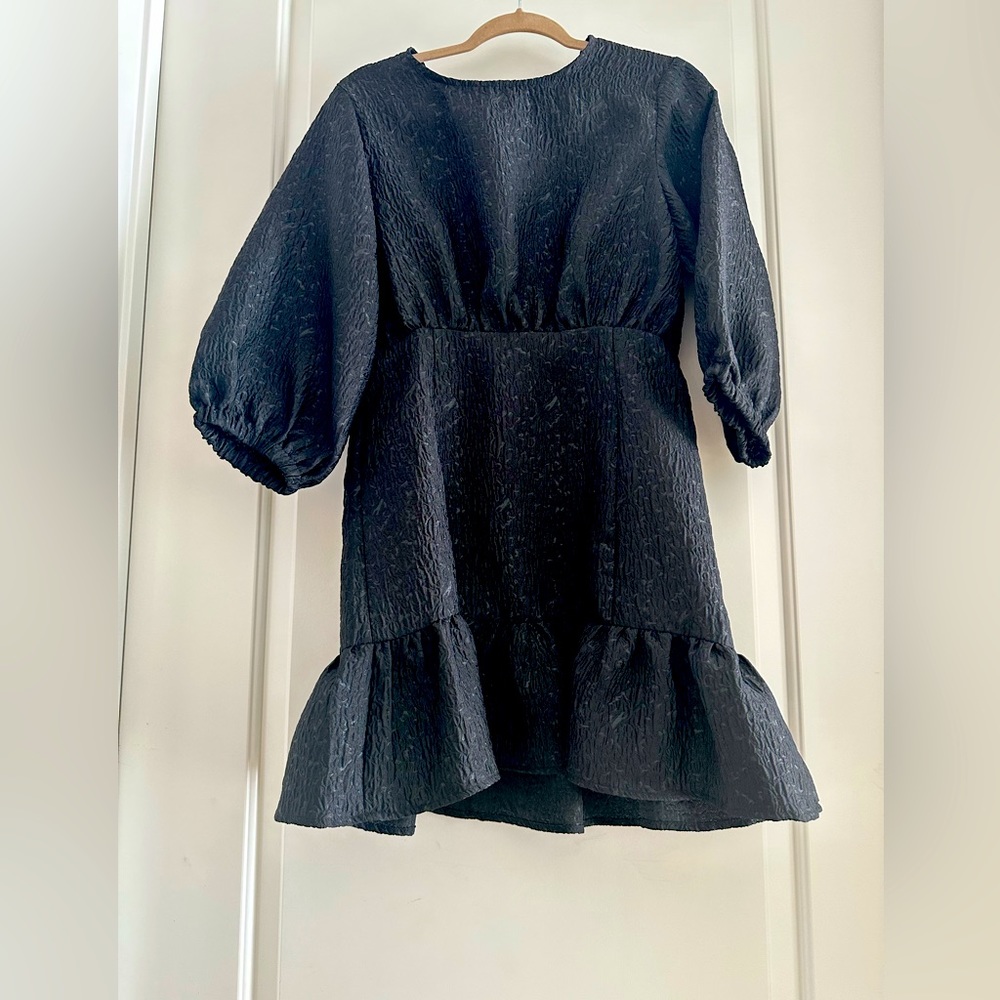 Black ruffle dress balloon sleeves LULU‘S size M